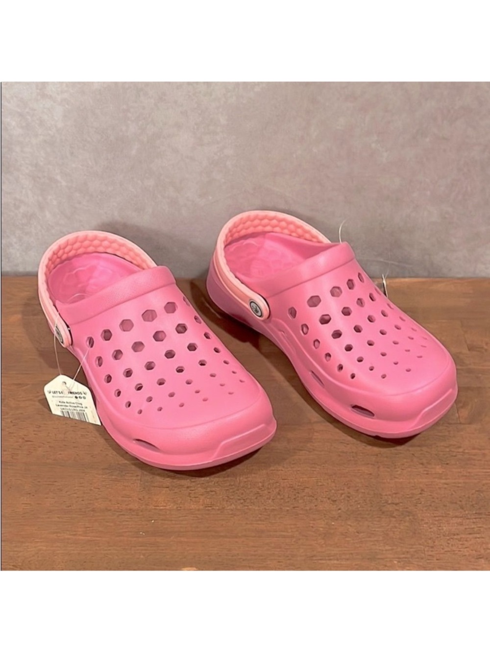 NWT Joybees pink active clogs size 4